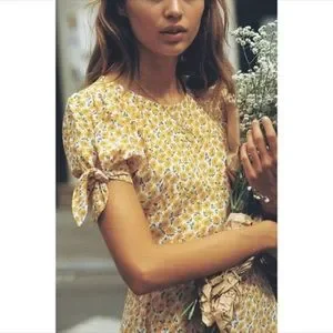 Faithfull the Brand 花柄ワンピース Daphne Dress Faithfull the Brand Daphne Dress Marguerite Yellow Floral